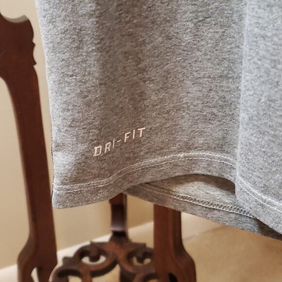 The Nike Tee Athletic Cut Dri-Fit Size L  NEVER WORN - Picture 3 of 9